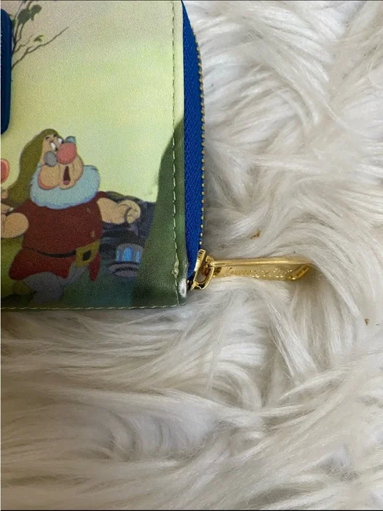 Disney Loungefly Snow White Scenes Ziparound Wallet - Picture 4 of 8
